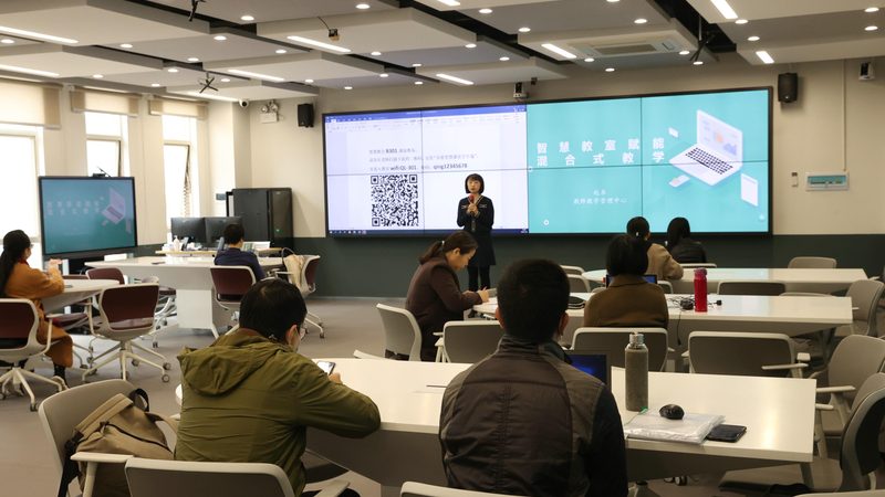 然而，学历教育也存在一定的局限性：